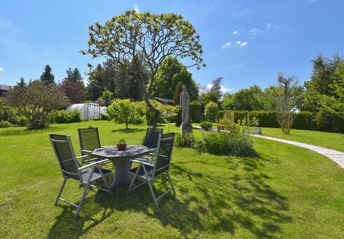 Garten mit Liegewiese