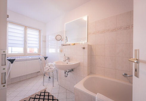 Bad mit Badewanne