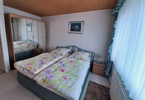Schlafzimmer 1