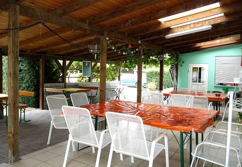 kleiner Biergarten am Hotel