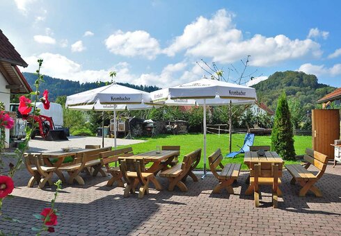 Terrasse / Biergarten auf dem Hof