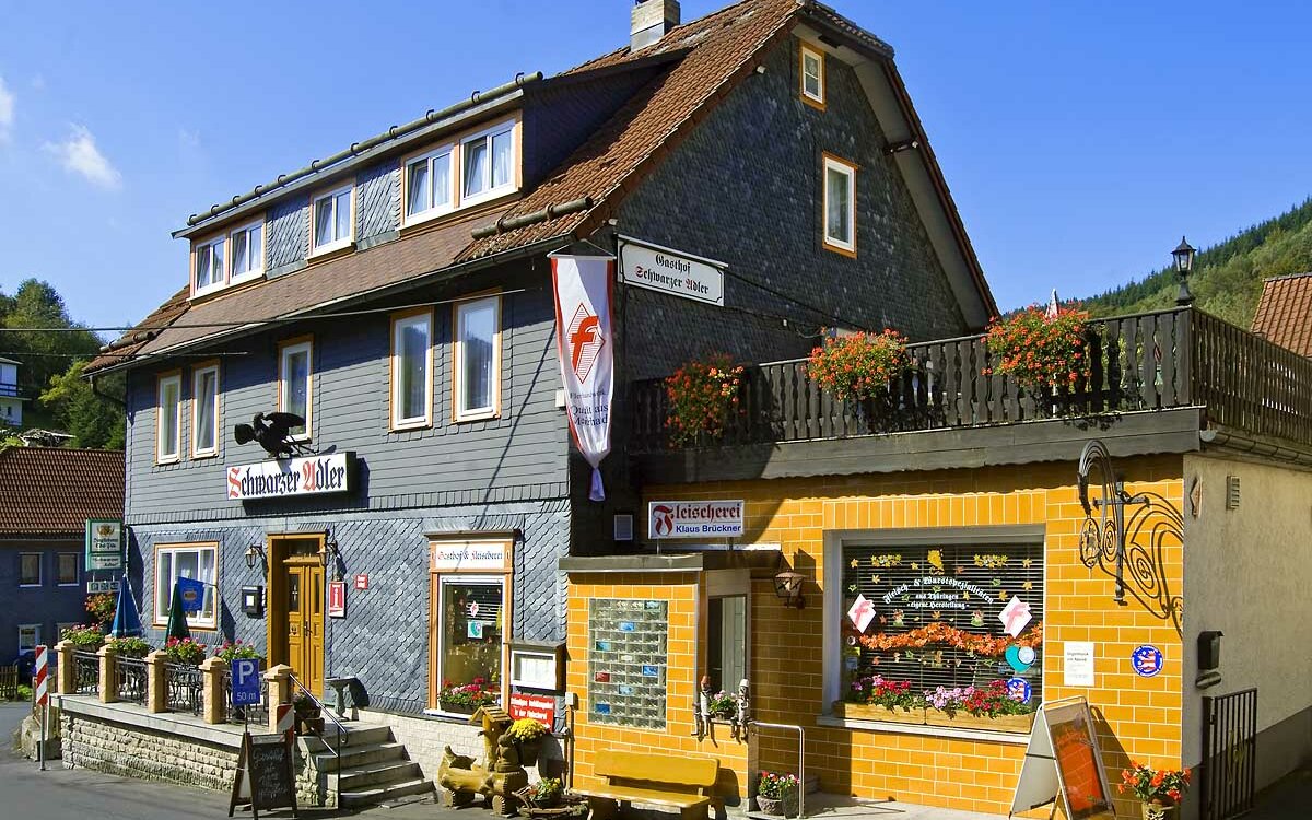Gasthof-Fleischerei-Schwarzer-Adler-Giessuebel-Panorama