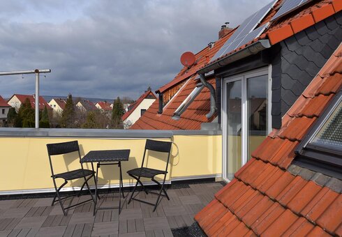 Dachterrasse mit Gartenmöbeln
