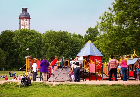 großer Abenteuerspielplatz