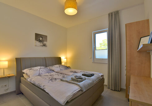 Schlafzimmer mit Doppelbett