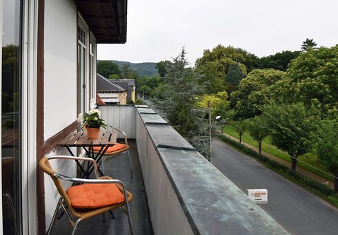 Balkon mit Blick zum Kurpark