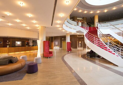 Im Foyer des Hotels