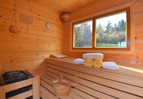 Sauna mit Blick in den Garten