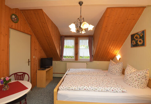 Doppelzimmer (Heide-Blick)