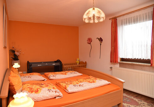 Schlafzimmer 1