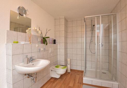 Gemeinschaftsbad mit Dusche / WC