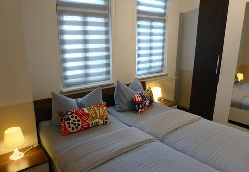 Schlafzimmer 1
