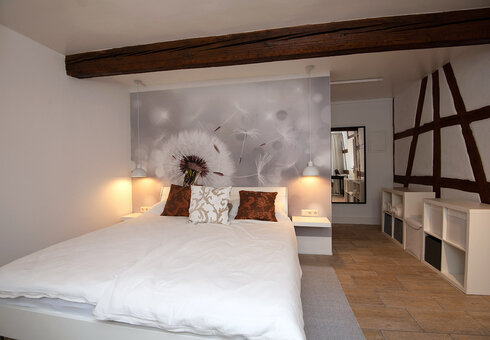 Schlafzimmer mit Doppelbett