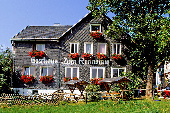 Pension-Zum-Rennsteig-Friedrichshoehe-Panorama