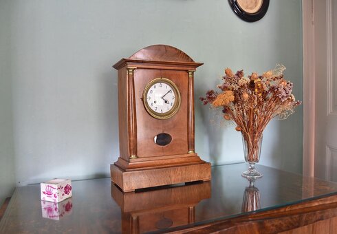 Uhr im kleinen Wolzogenzimmer