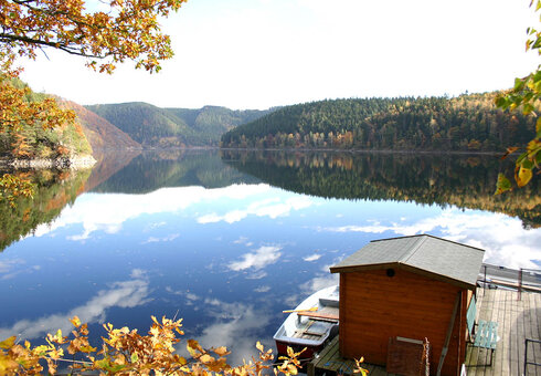 Genießen Sie die Idylle des Stausees